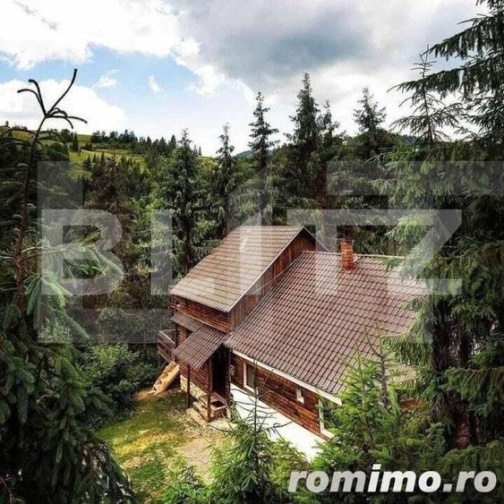 Casă cu 8 camere cu Teren 2200 Mp în Central