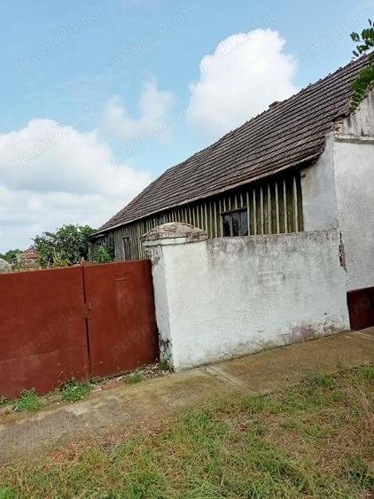 Casă cu 3 camere cu Teren 1417 Mp în Uivar