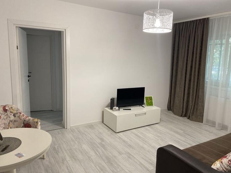 Apartament cu 2 camere semidecomandat în Micro 9