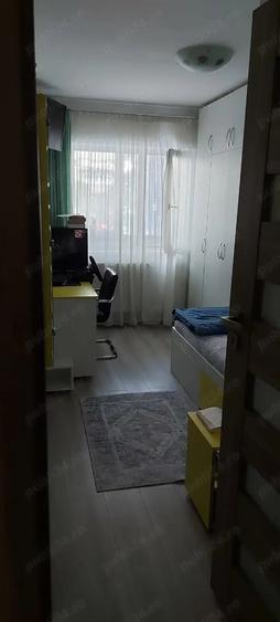 Apartament cu 5 camere decomandat în Florești