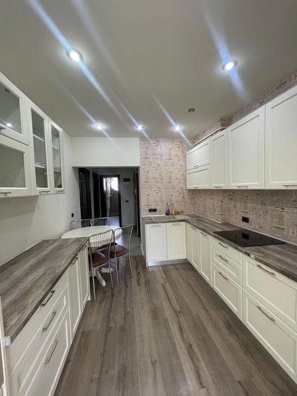 Apartament cu 2 camere decomandat, mobilat în Central