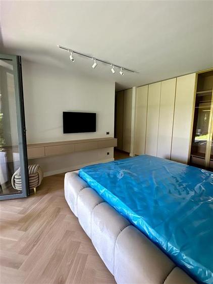 Apartament cu 4 camere semidecomandat, mobilat în Iancu Nicolae