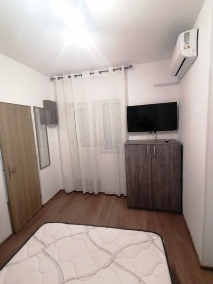 Apartament cu 3 camere semidecomandat, mobilat în Ștefan cel Mare