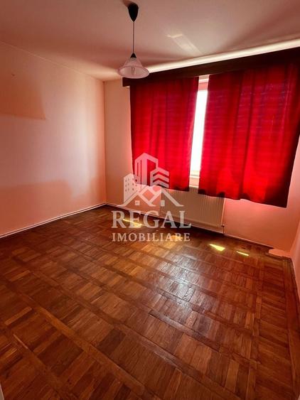 Apartament cu 3 camere semidecomandat în Central