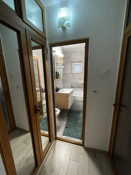 Apartament cu 2 camere decomandat în Micro 20