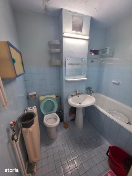 Apartament cu 3 camere semidecomandat în Central
