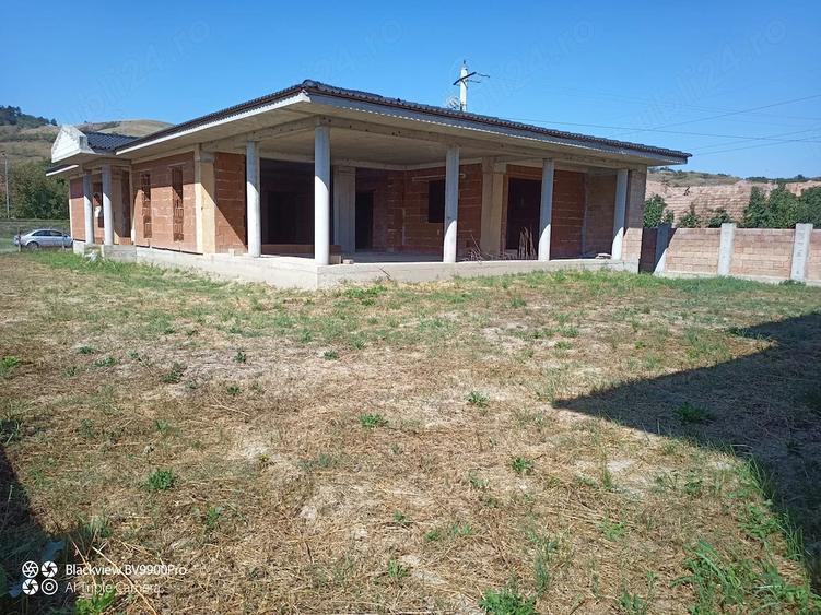 Casă cu Teren 1015 Mp în Central