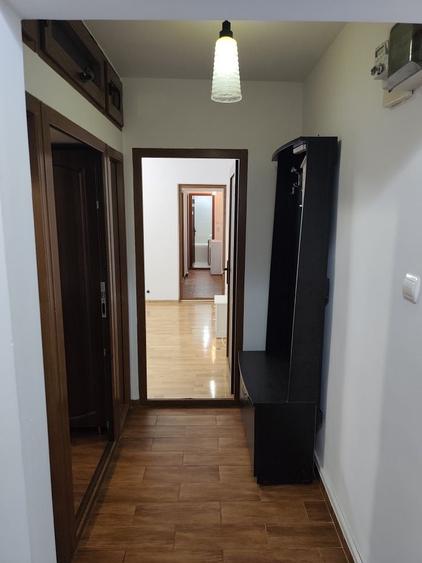 Apartament cu 4 camere semidecomandat în Central