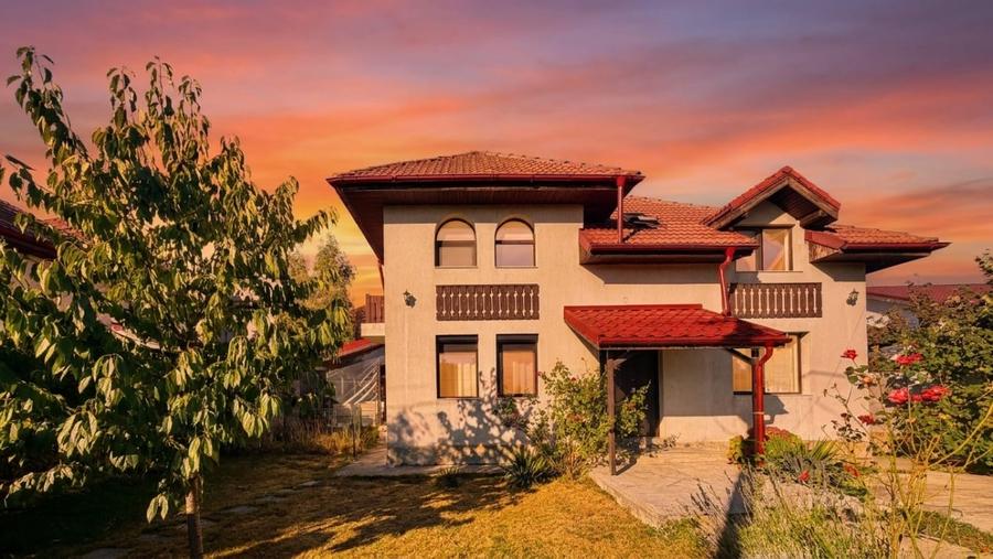 Casă individuală cu 6 camere cu Teren 535 Mp în Tunari