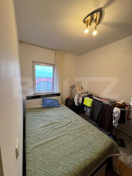 Apartament cu 4 camere semidecomandat, mobilat în Central