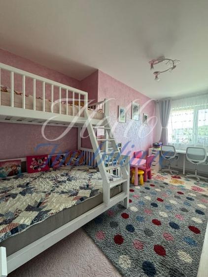 Apartament cu 3 camere semidecomandat, mobilat în Florești