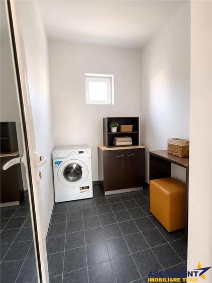 Casă cu 4 camere cu Teren 3227 Mp în Central