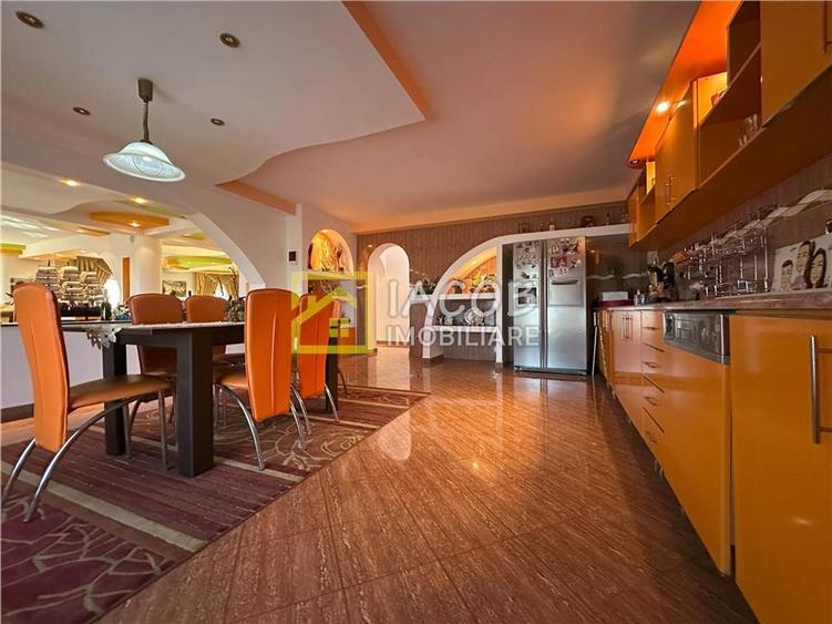 Casă individuală cu 6 camere cu Teren 1172 Mp în Cleja