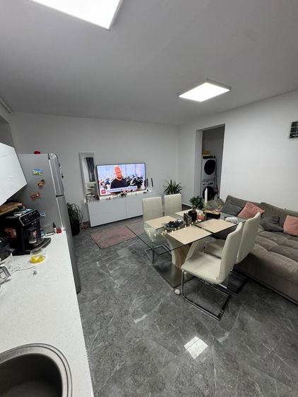 Apartament cu 3 camere decomandat în Lipovei