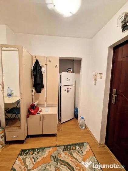 Apartament cu 2 camere semidecomandat în Est