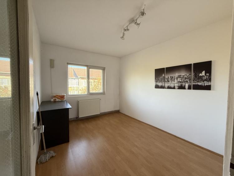 Apartament cu 3 camere decomandat în Soarelui