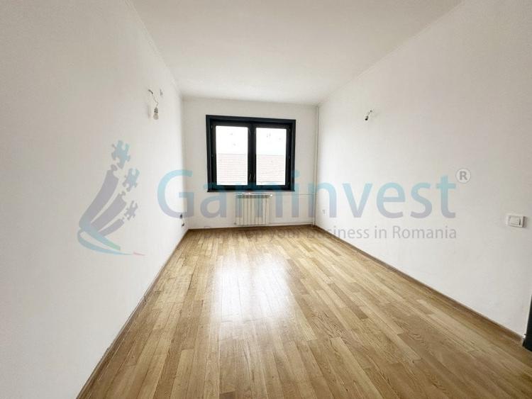 Casă individuală cu 6 camere cu Canalizare în Iosia
