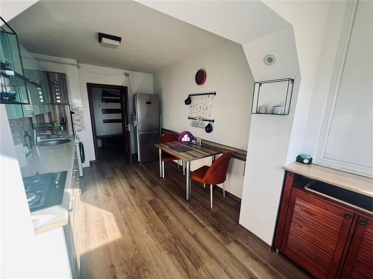 Apartament cu 2 camere decomandat, mobilat în Republicii