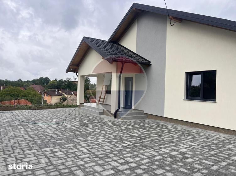 Casă cu 3 camere cu Teren 426 Mp în Tărlungeni