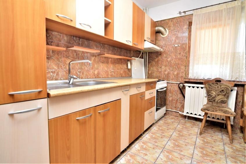 Apartament cu 3 camere decomandat, mobilat în Vitan