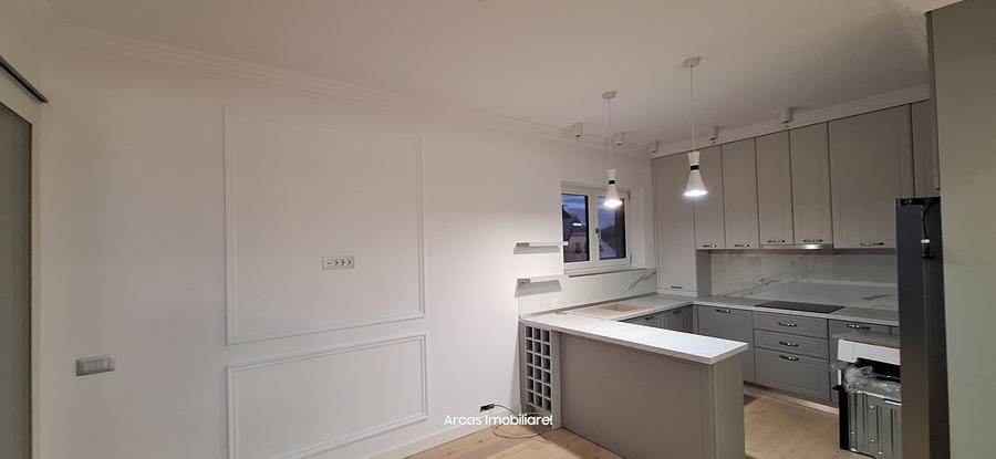 Penthouse cu 3 camere decomandat, mobilat în Sub Arini