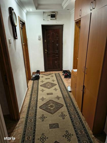 Apartament cu 4 camere decomandat în Donici