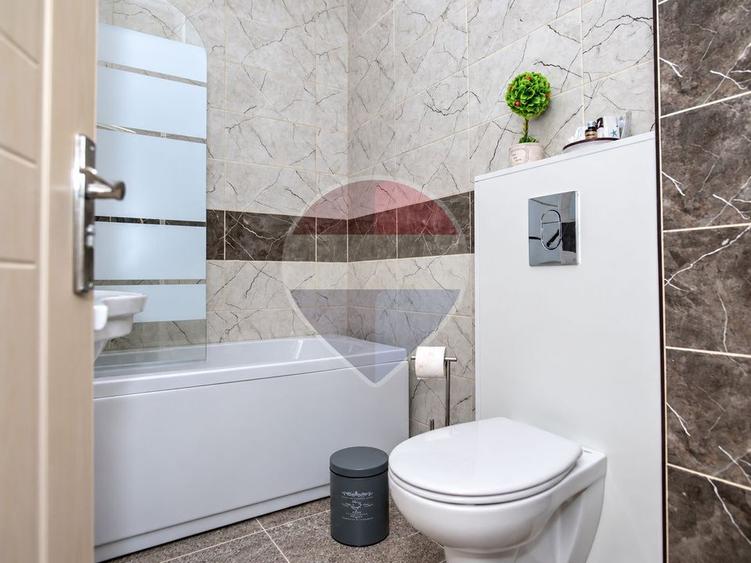 Apartament cu 2 camere semidecomandat, mobilat în Central