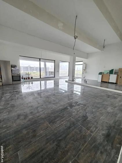 Casă cu 4 camere cu Teren 1700 Mp în Școlilor