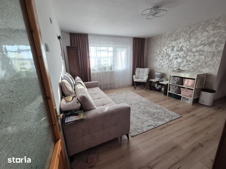 Apartament cu 3 camere semidecomandat în Brazda lui Novac