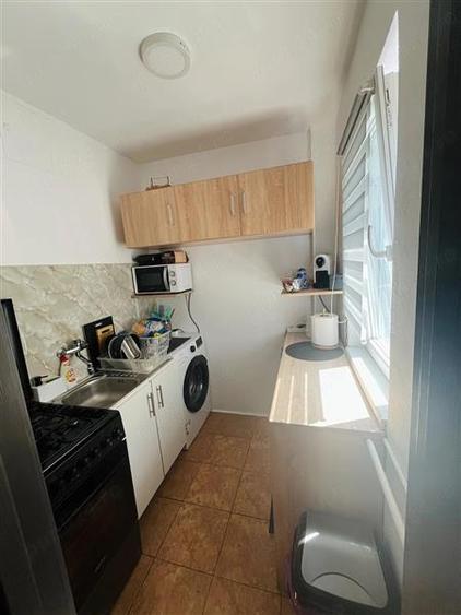 Apartament cu 3 camere semidecomandat, mobilat în Circumvalațiunii