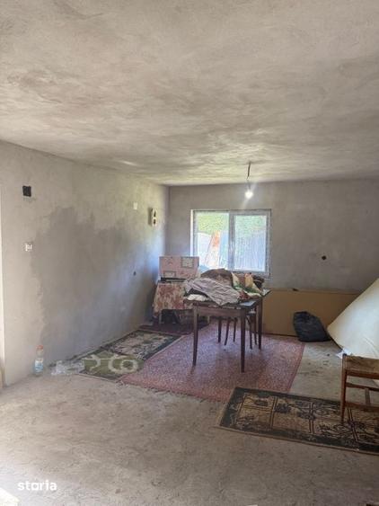 Casă cu 5 camere cu Teren 3279 Mp în Vârvor