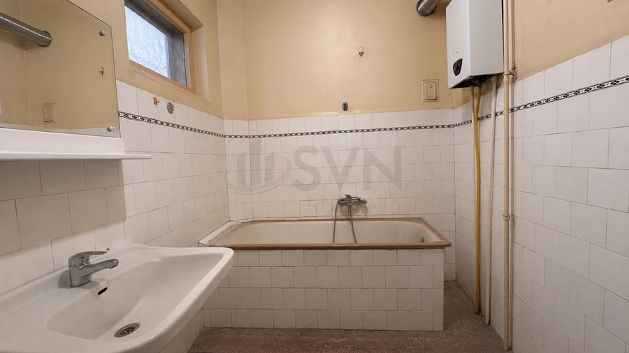 Apartament cu 4 camere semidecomandat în Decebal