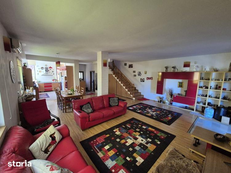 Casă cu 5 camere cu Teren 247 Mp în Central