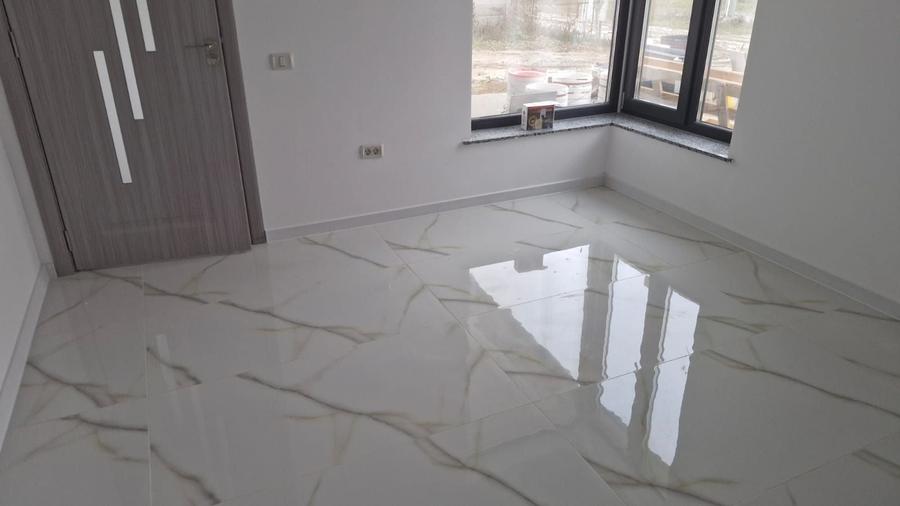 Casă cu 4 camere în Exterior Vest