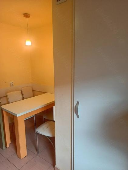 Apartament cu 4 camere decomandat în 6 Vânători