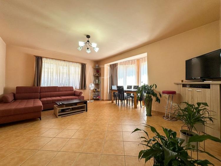 Casă individuală cu 6 camere cu Canalizare în Bună Ziua