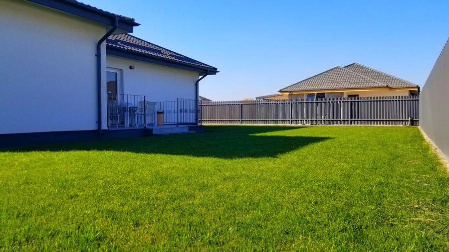 Casă individuală cu 4 camere cu Teren 450 Mp în Săbăreni