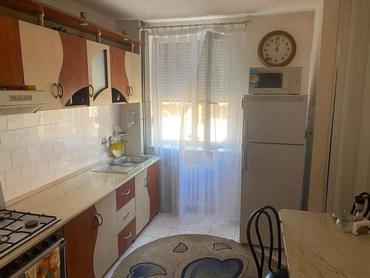 Apartament cu 3 camere decomandat în Tinca