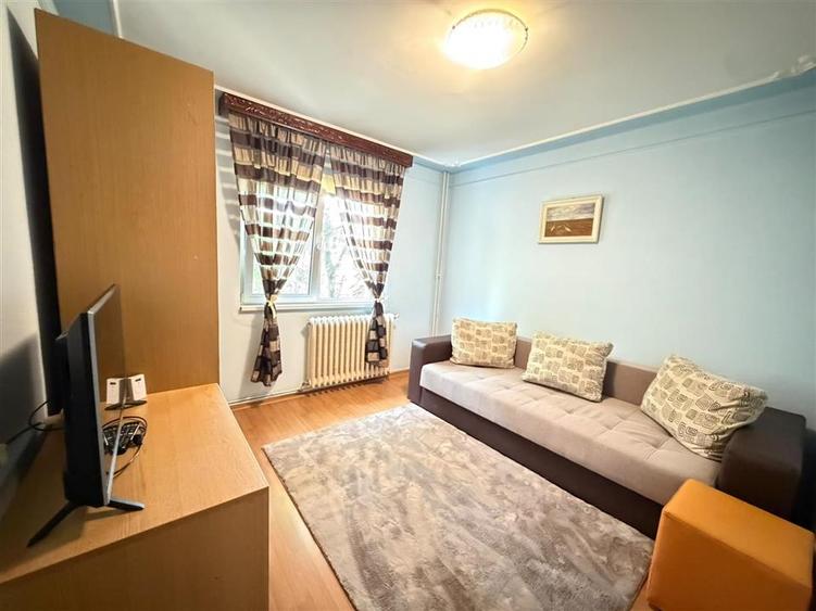 Apartament cu 4 camere decomandat în Târgu Cucu