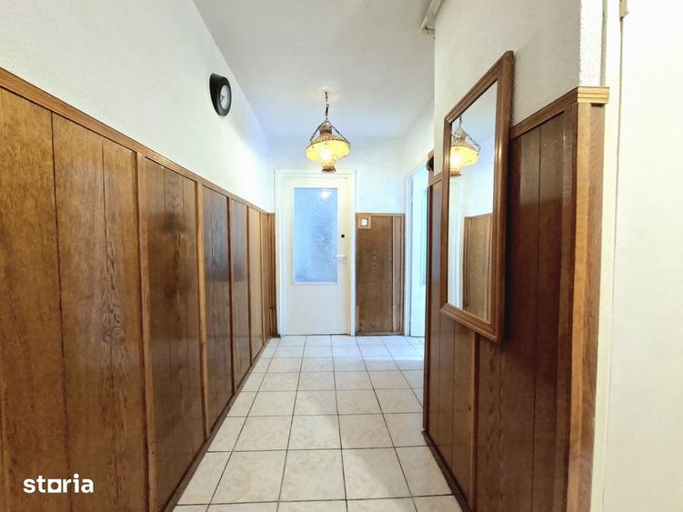 Apartament cu 4 camere semidecomandat în Central