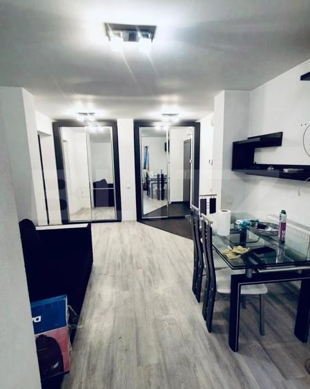 Apartament cu 4 camere semidecomandat, mobilat în Găești