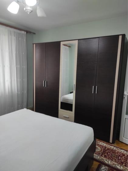 Apartament cu 3 camere decomandat în Exterior Vest