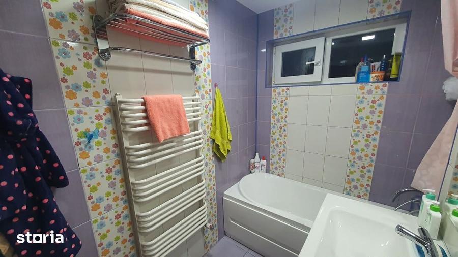 Apartament cu 3 camere semidecomandat în Astra