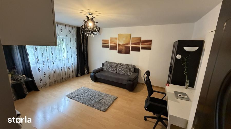 Apartament cu 3 camere decomandat în Vitan