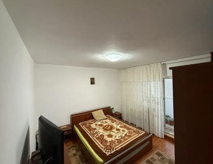 Apartament cu 3 camere decomandat în Lacul Tei