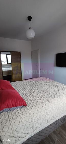 Apartament cu 3 camere semidecomandat, mobilat în Apărătorii Patriei
