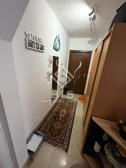 Apartament cu 3 camere semidecomandat în Decebal