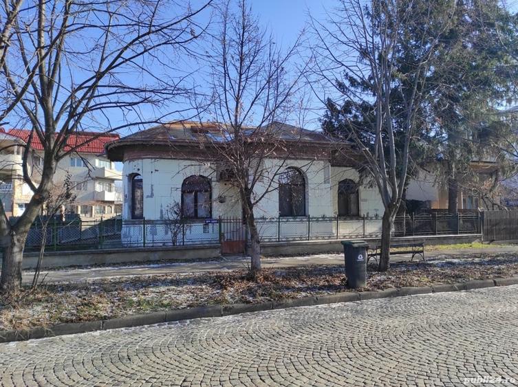 Casă cu 4 camere cu Teren 435 Mp în Central