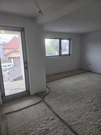 Casă individuală cu 4 camere cu Garaj în Bucov