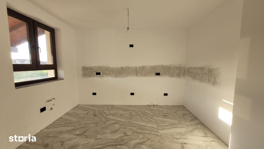 Casă cu 4 camere cu Teren 1000 Mp în Odoreu